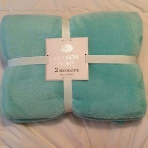 Plush turquoise throw blanket
